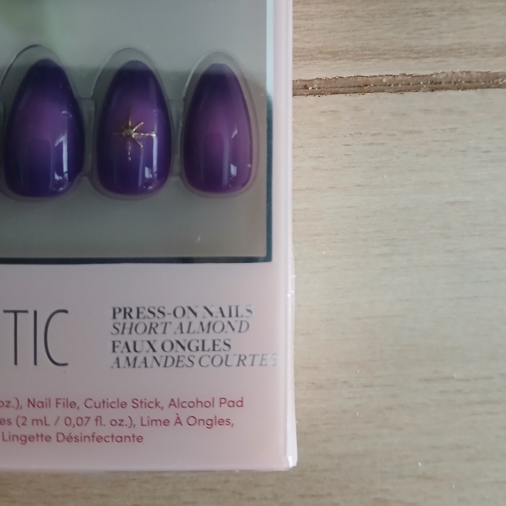WOW! Glamnetic Short Almond Nail In ~ Tarot She's A Beauty - Picture 5 of 7